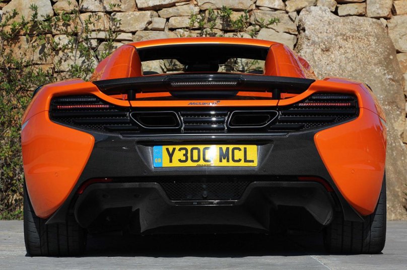 Макларен 650s сзади