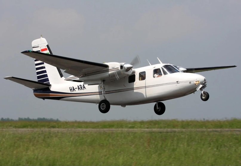 Самолет Aero Commander 500