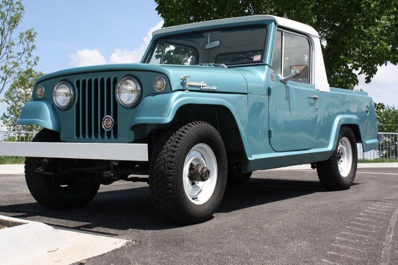 Kaiser Jeep m715 (1965).