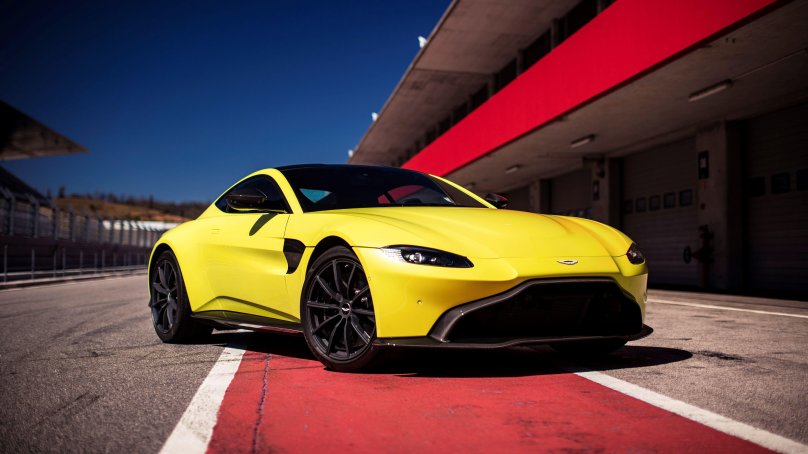 Астон Мартин 2023