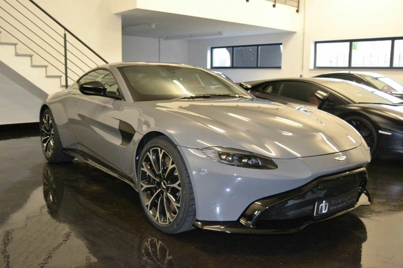 Астон Мартин 2018