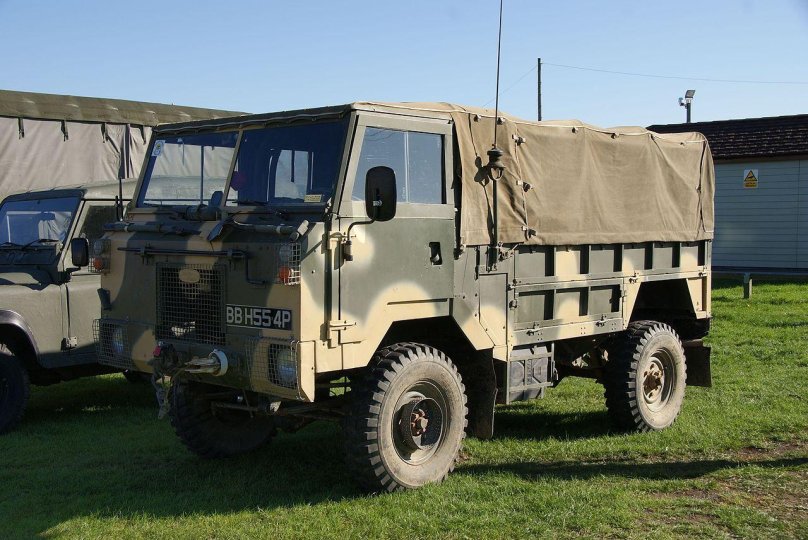 Армейский ленд Ровер 101