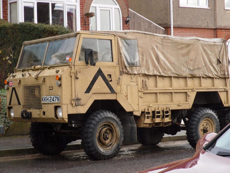 Армейский ленд Ровер 101