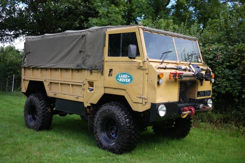 Land Rover forward Control 101s