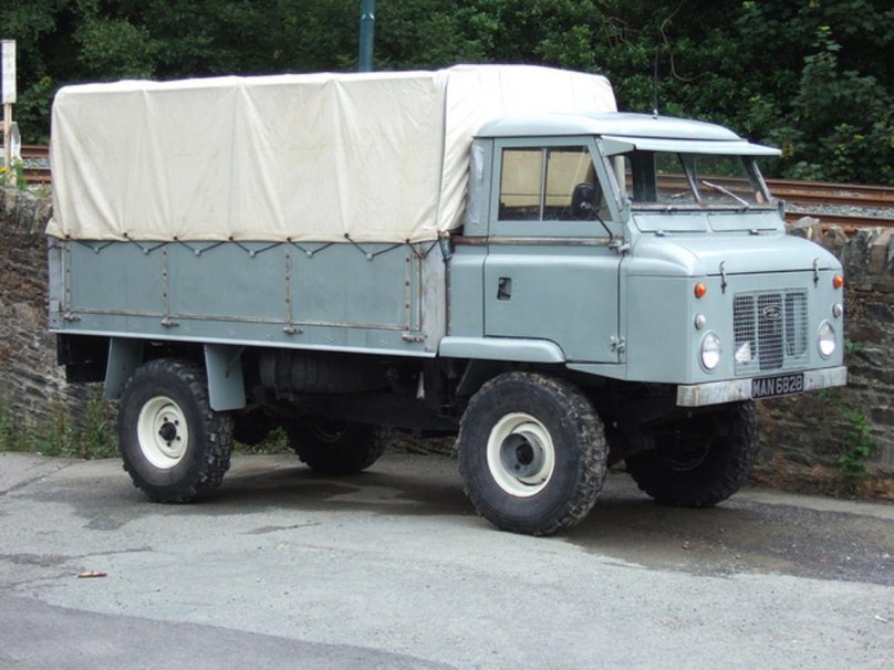 Ленд Ровер форвард контрол 110