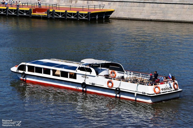Теплоход фараон в Москве