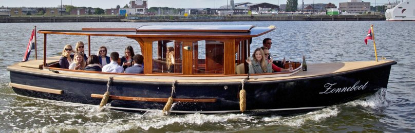 Катер прогулочный