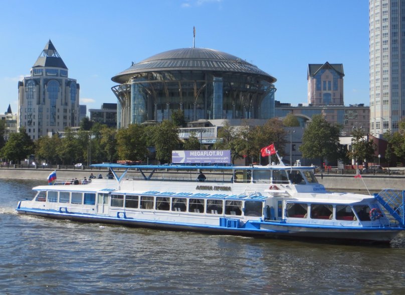Катер на Москве реке