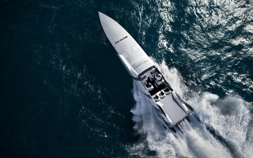 Лодка cigarette AMG