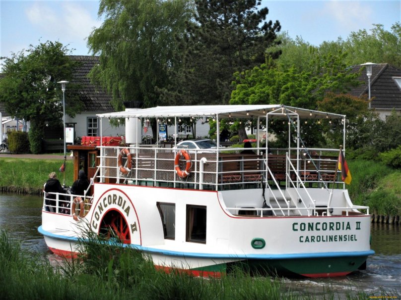 Прогулочная лодка