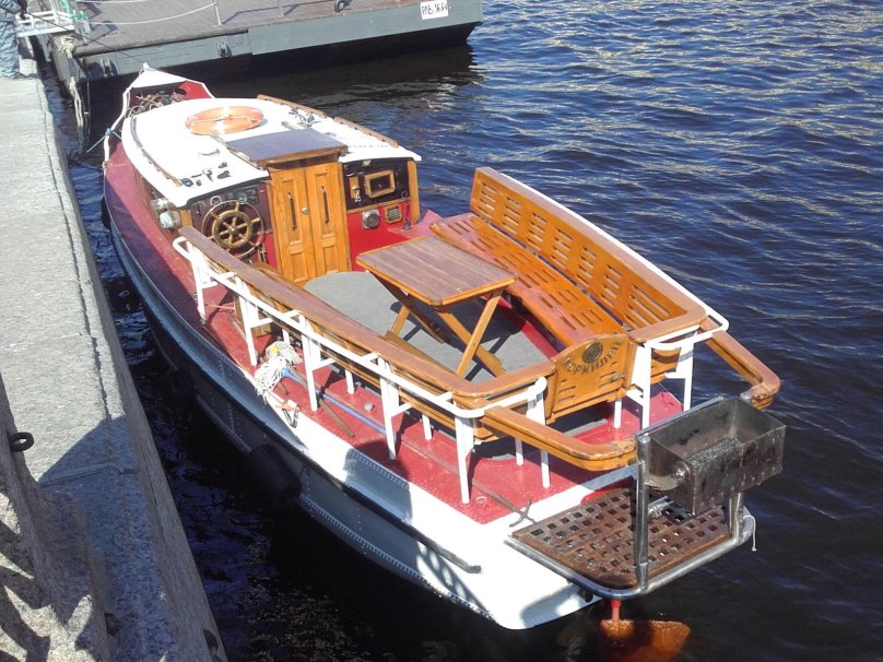 Прогулочные ретро катера