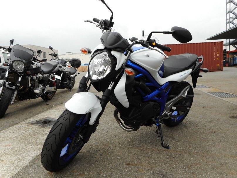 Фара Suzuki Gladius