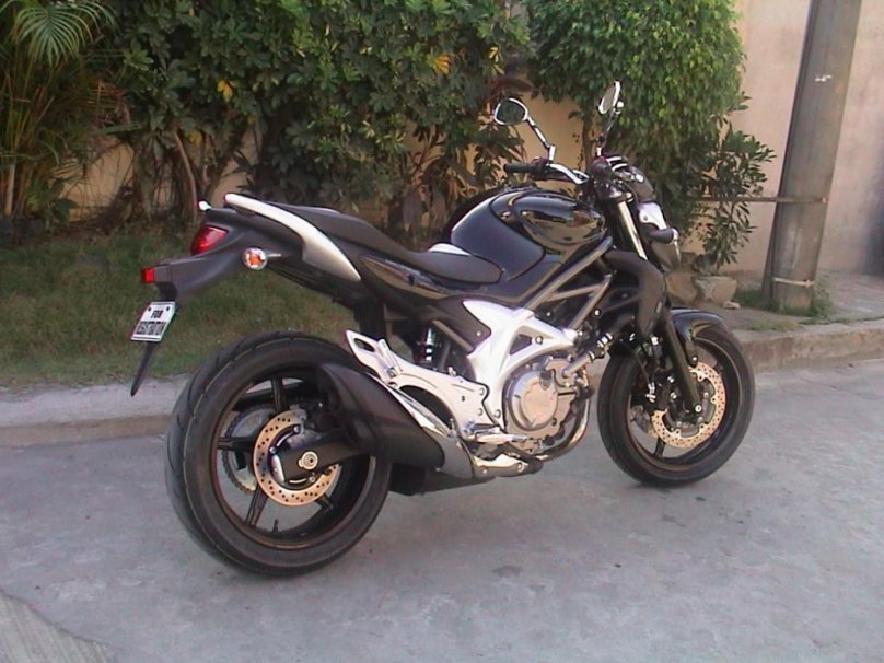 Мотоцикл Сузуки Гладиус 400