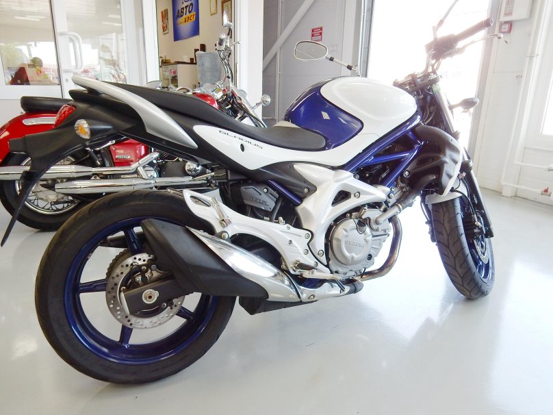 Suzuki SV 400 Gladius