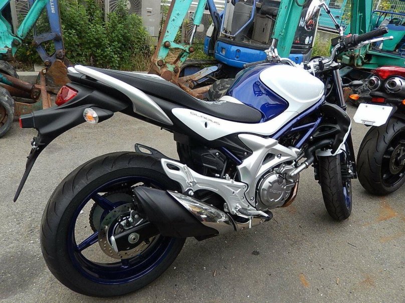 Suzuki SV 400 Gladius