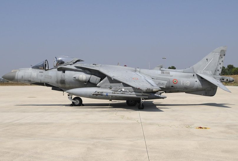 MCDONNELL Douglas av-8b Harrier II Plus