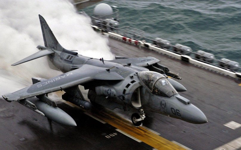 Самолет Harrier Jump Jet