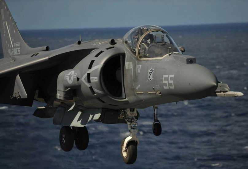 Самолет av-8b Harrier II