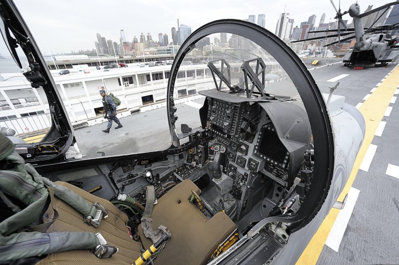 Harrier av-8b Cockpit