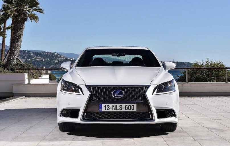Лексус 600