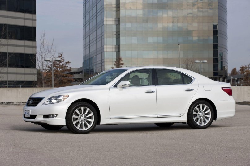 Lexus лс 460