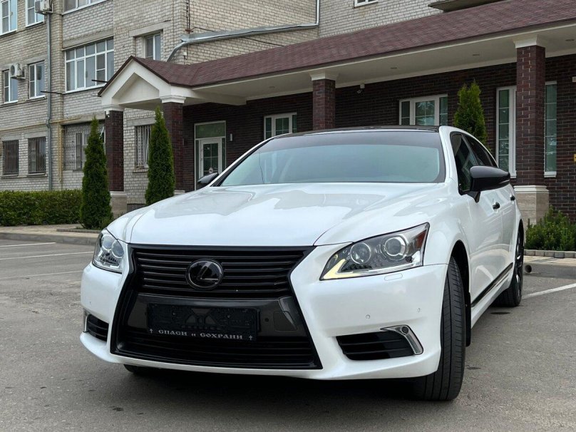 Кадиллак седан белый