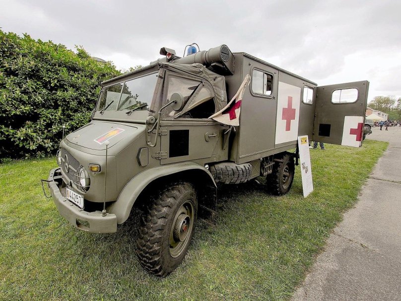 Унимог Мерседес s404