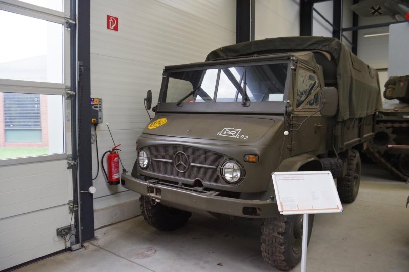 Военный бронеавтомобиль Mercedes Benz Unimog
