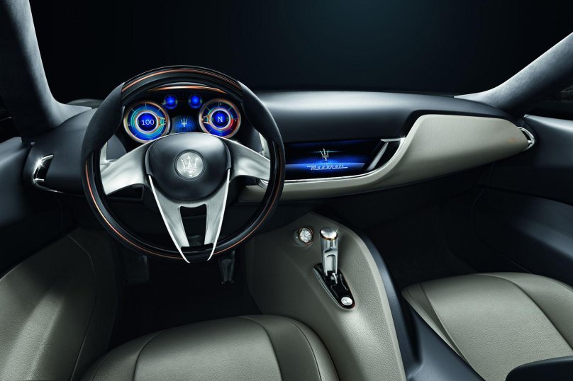 Машина Maserati Alfieri