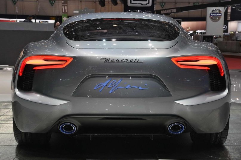 Машина Maserati Alfieri
