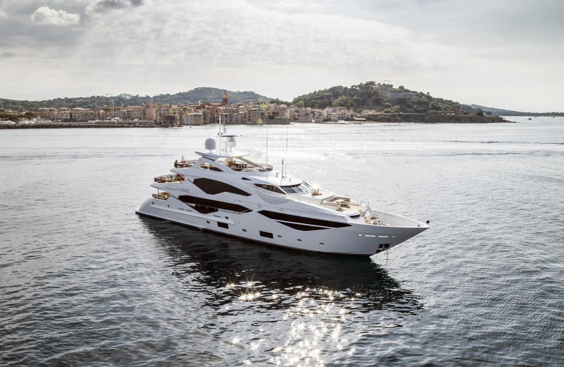 Яхта Сансикер 131