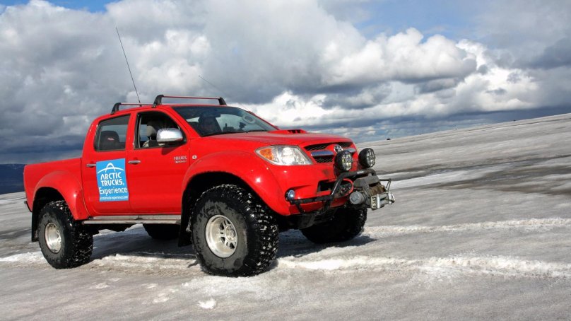 Пикап Тойота Хайлюкс Арктик трак