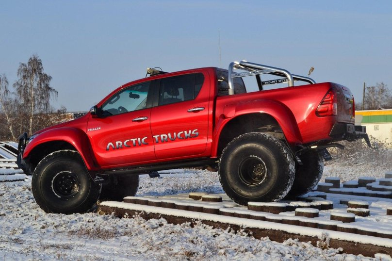 Тойота Hilux Arctic Trucks