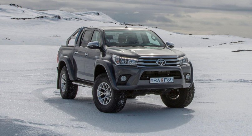 Toyota Hilux Arctic Trucks at35