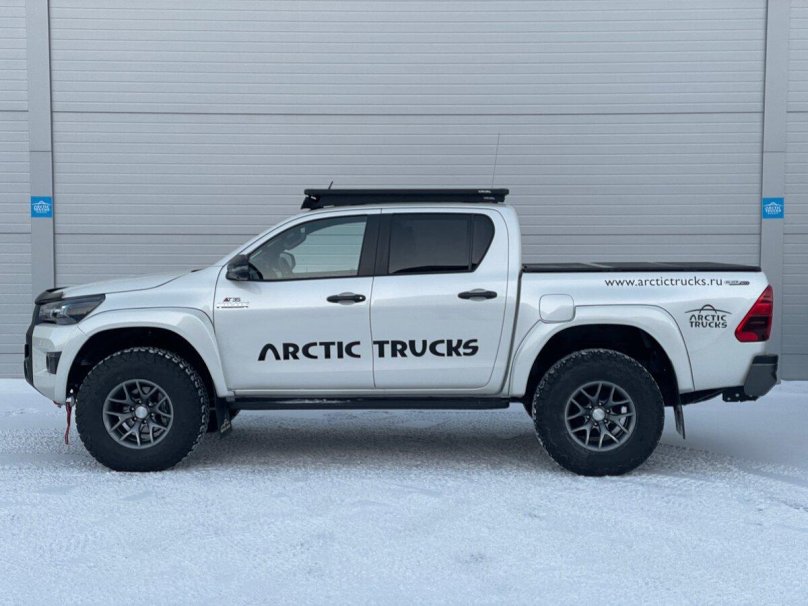 Toyota Hilux Arctic Trucks at35