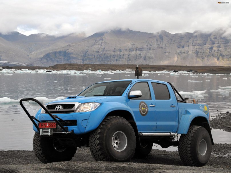 Toyota Hilux Arctic Trucks at44