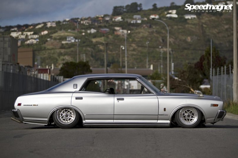 Nissan Cedric 330