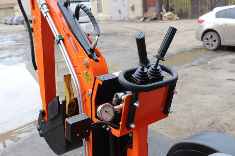 Прицепной мини экскаватор Стронг