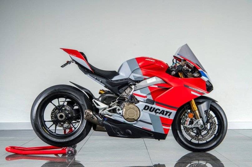 Ducati v4s