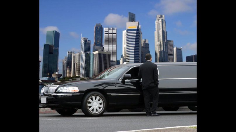 Черный лимузин