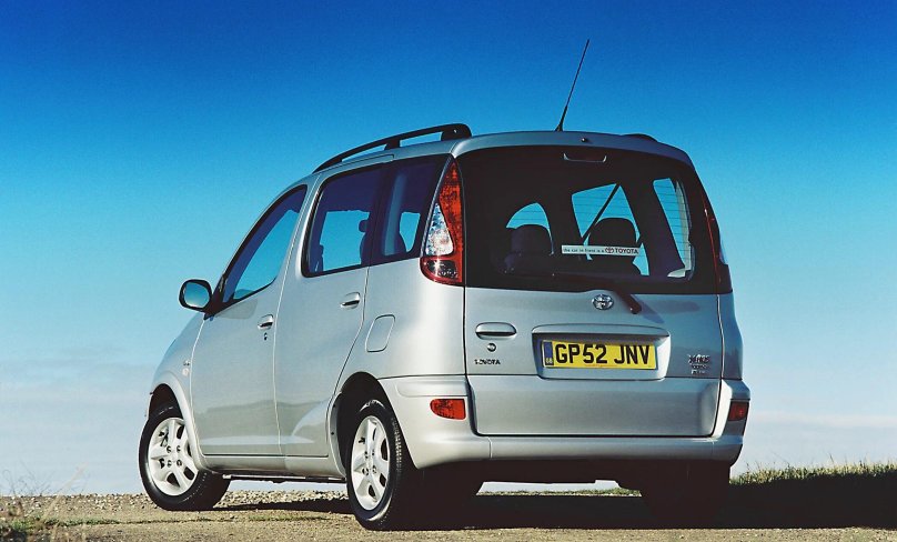 Toyota Yaris Verso 2003