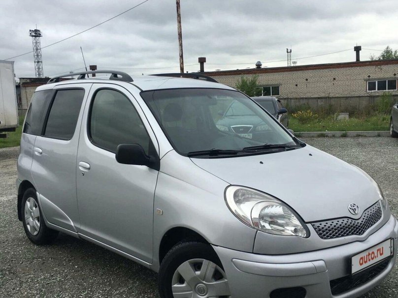 Тойота Ярис 2004