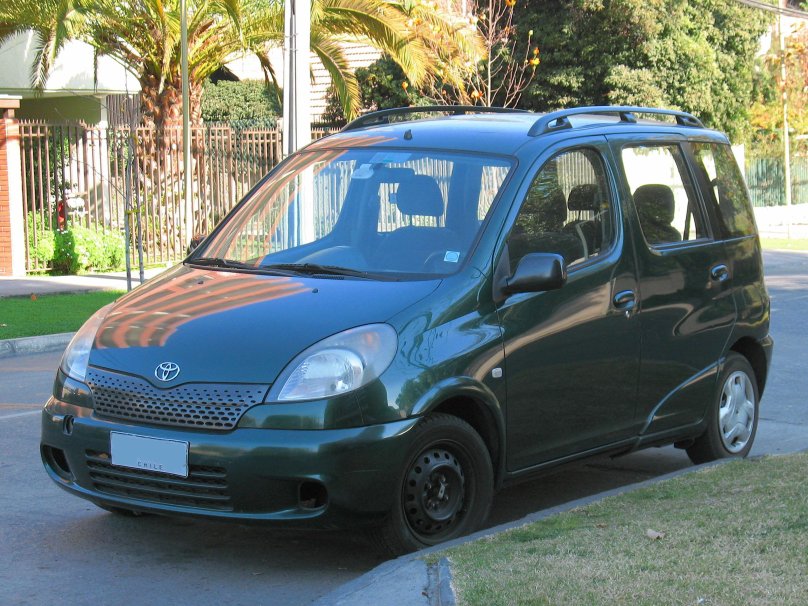 Тойота Ярис версо 2000