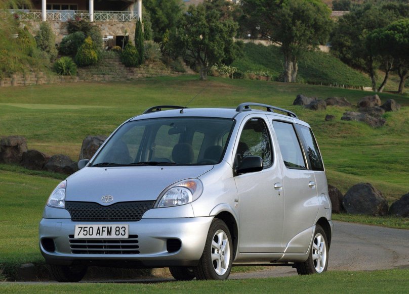 Toyota Yaris Verso 2000