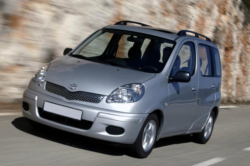 Toyota Yaris Verso 2003