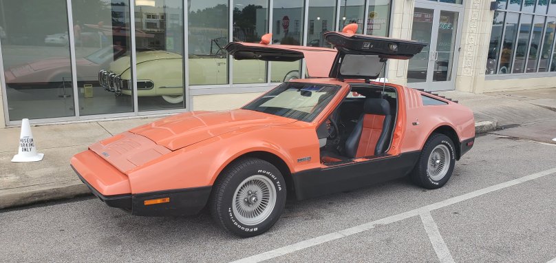 Bricklin машина