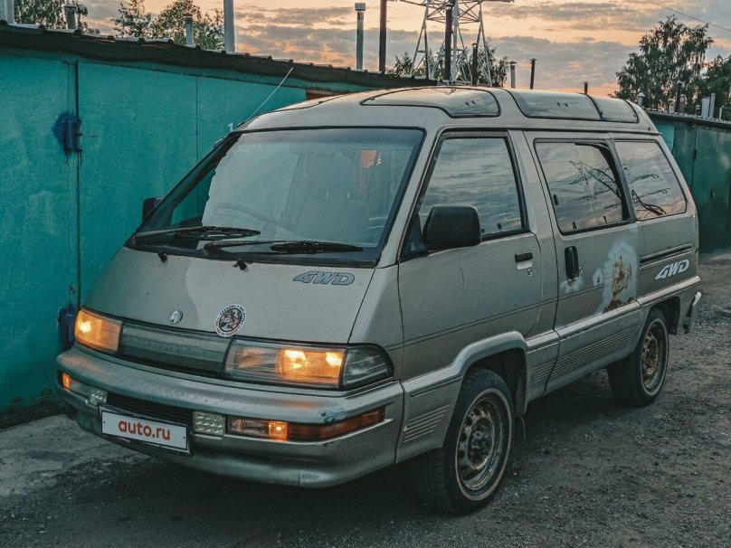 Toyota Master Ace Surf 1990