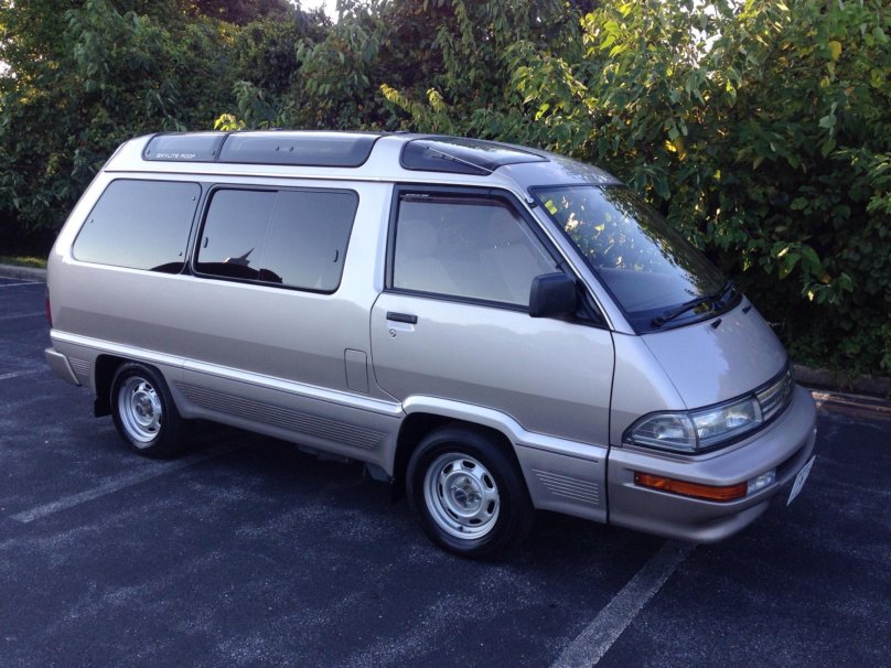 Toyota Master Ace Surf 1990
