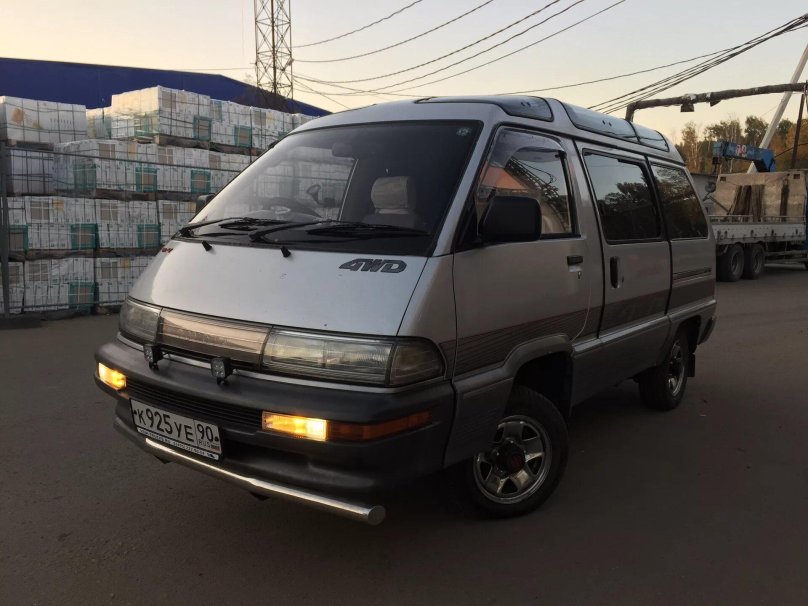 Toyota Master Ace Surf 1990