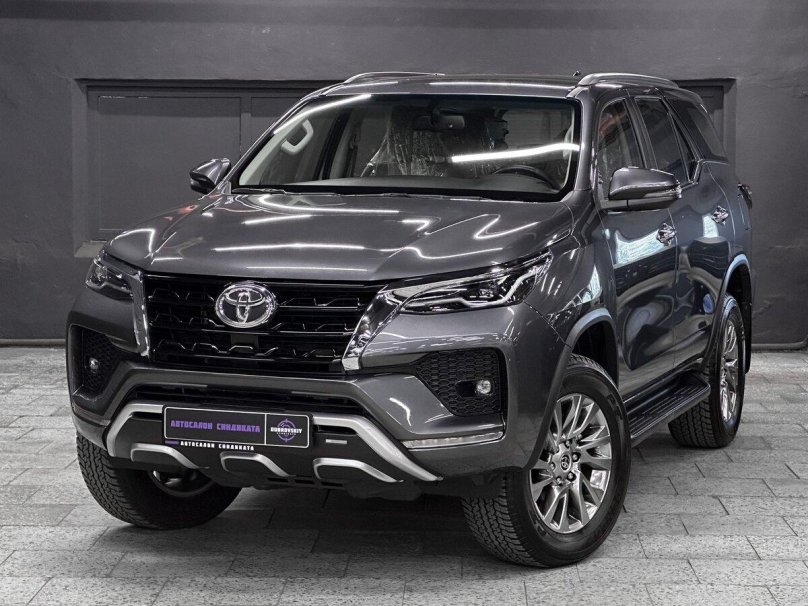 Тойота фортунер 2022